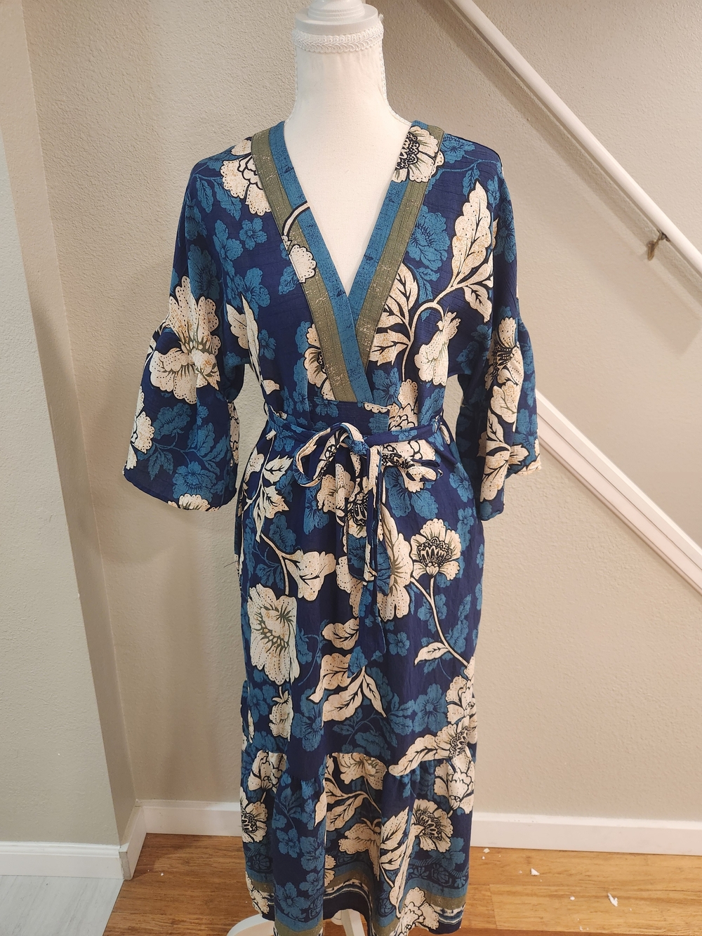 sofia by sofia vergara Blue Floral Maxi Dress with Cream Print